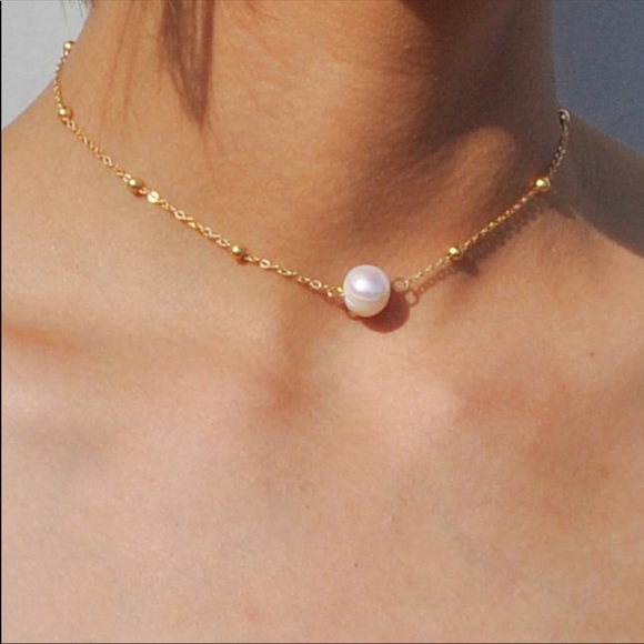 Jewelry - Singular Pearl Necklace